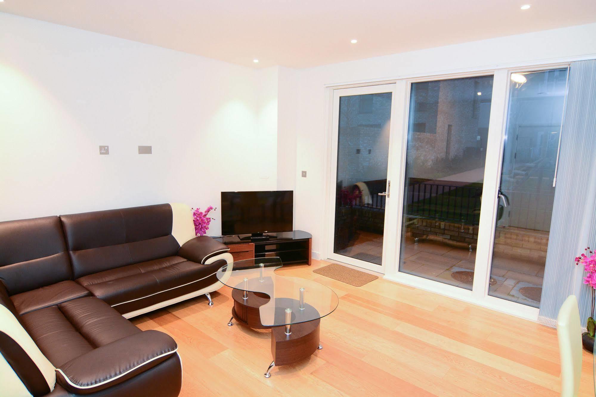 Apartment Wharf - Cambridge Av لندن المظهر الخارجي الصورة